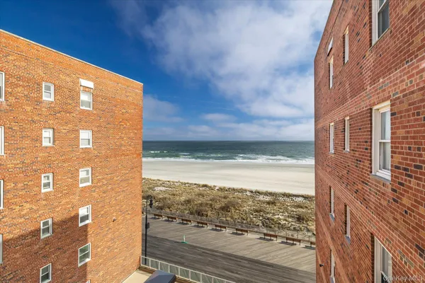 $578,000 | 370 West Broadway, Unit 5C, Long Beach, NY 11561