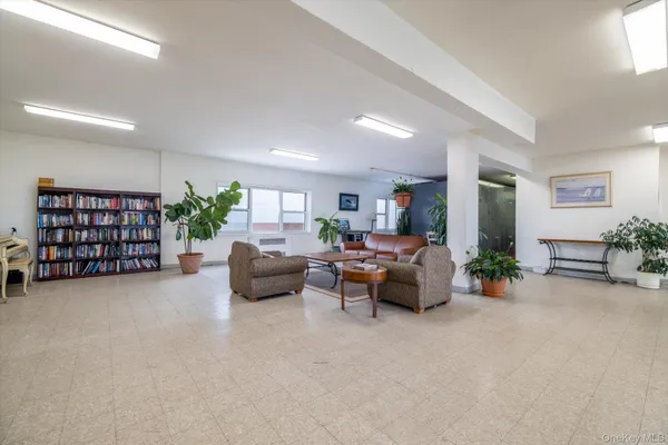 $578,000 | 370 West Broadway, Unit 5C, Long Beach, NY 11561