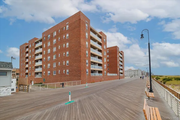 $578,000 | 370 West Broadway, Unit 5C, Long Beach, NY 11561