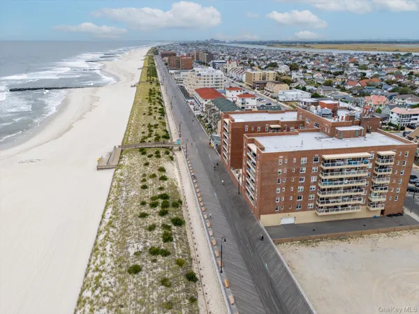 $578,000 | 370 West Broadway, Unit 5C, Long Beach, NY 11561