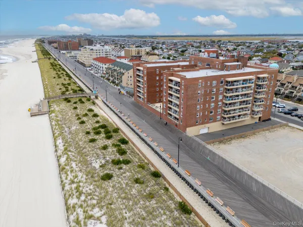 $578,000 | 370 West Broadway, Unit 5C, Long Beach, NY 11561