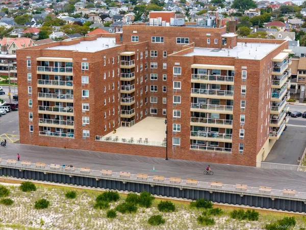 $578,000 | 370 West Broadway, Unit 5C, Long Beach, NY 11561