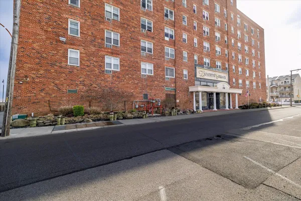 $578,000 | 370 West Broadway, Unit 5C, Long Beach, NY 11561