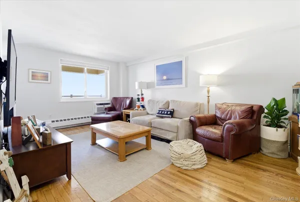 $578,000 | 370 West Broadway, Unit 5C, Long Beach, NY 11561