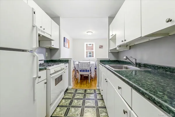 $578,000 | 370 West Broadway, Unit 5C, Long Beach, NY 11561