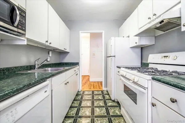 $578,000 | 370 West Broadway, Unit 5C, Long Beach, NY 11561