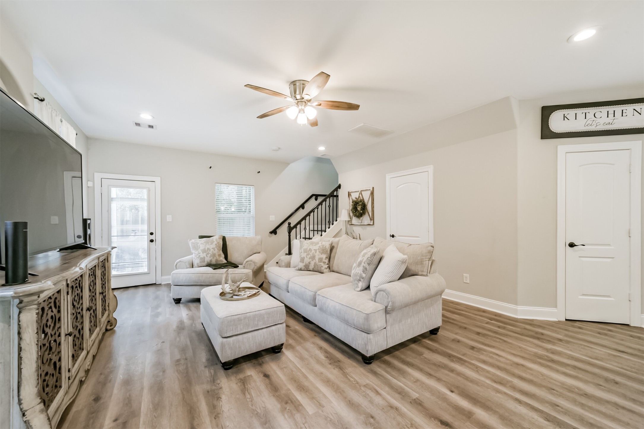 725 Magnolia Point Drive Huffman, TX 77336 - Photo 11 of 33 Living Room