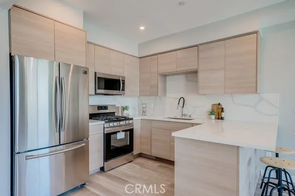 $2,885 | 7018 Alabama Avenue, Unit 201, Canoga Park, CA 91303