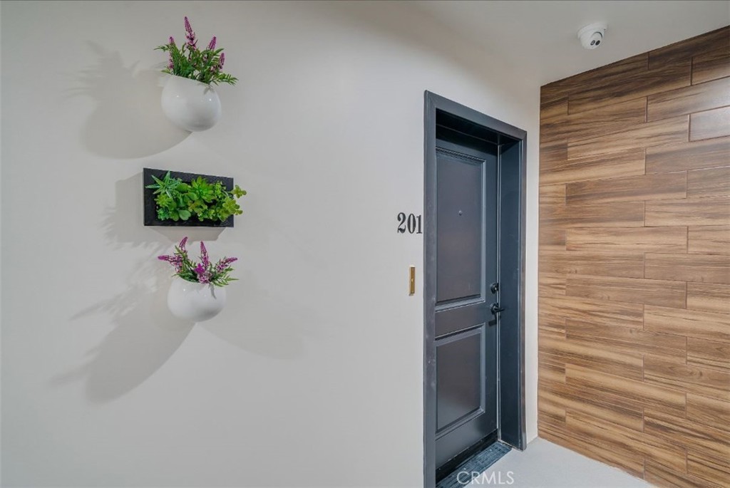 7018 Alabama Avenue, Unit 201 Canoga Park, CA 91303 - Photo 5 of 25 a bathroom with a bathtub