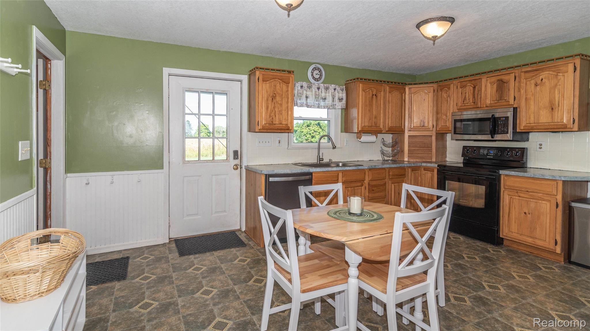 1173 Dundee Azalia Road Dundee, MI 48131 - Photo 22 of 68 00__18.jpg