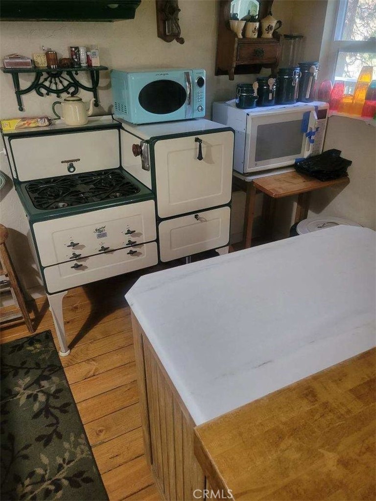 29591 Hook Creek Road Cedar Glen, CA 92321 - Photo 4 of 14 a utility room with dryer and washer