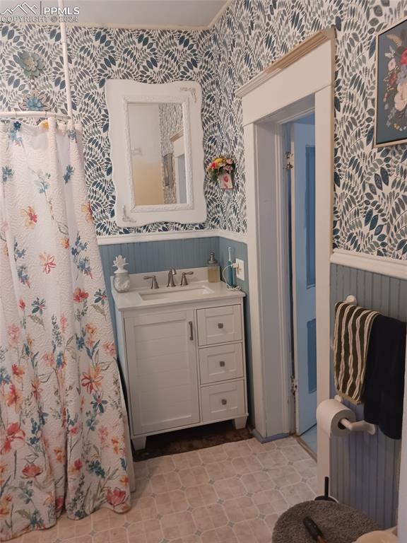 209 Indiana Avenue Walsenburg, CO 81089 - Photo 13 of 37 a room with a door and a mirror