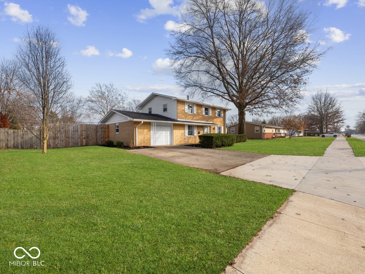 2941 Taylor Road Columbus, IN 47203 - Photo 4 of 30 Gallery Image 4