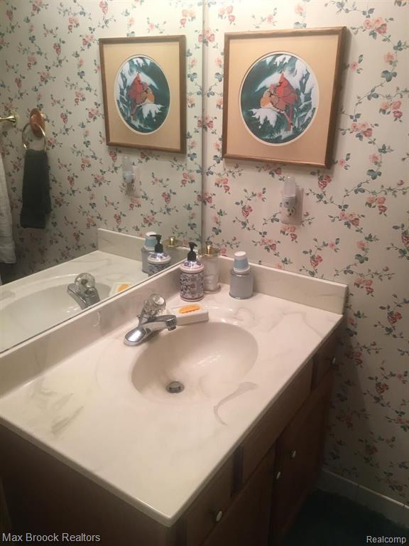 36318 Fredericksburg Road Farmington Hills, MI 48331 - Photo 13 of 16