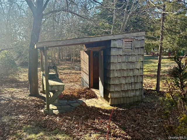 $2,100,000 | 39 Cedar Drive, Southampton, NY 11968