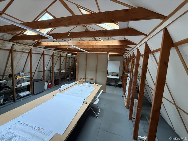 $2,100,000 | 39 Cedar Drive, Southampton, NY 11968