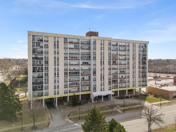 $159,000 | 33 North Main Street, Unit 4J, Lombard, IL 60148