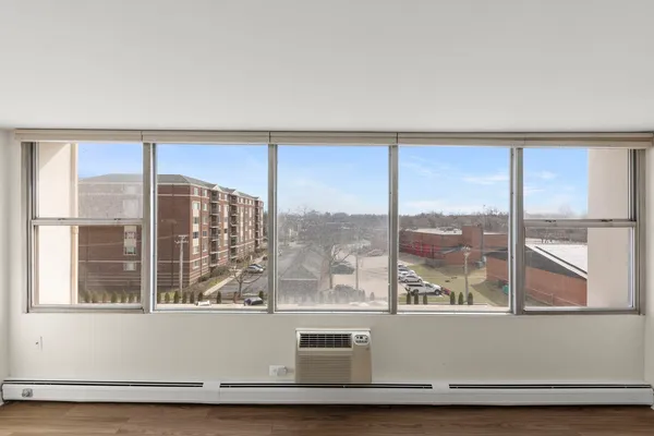 $159,000 | 33 North Main Street, Unit 4J, Lombard, IL 60148