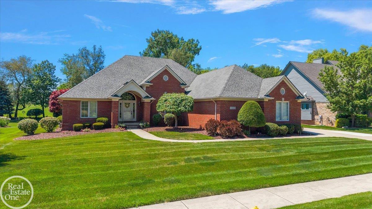 63815 Inverness Washington, MI 48095 - Photo 2 of 66 50204771-db954400-ed21-475f-8686-0230931a5941.JPG