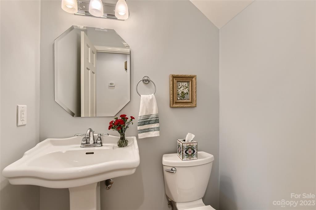6040 Gate Post Road Charlotte, NC 28211 - Photo 15 of 28 Gallery Image 15
