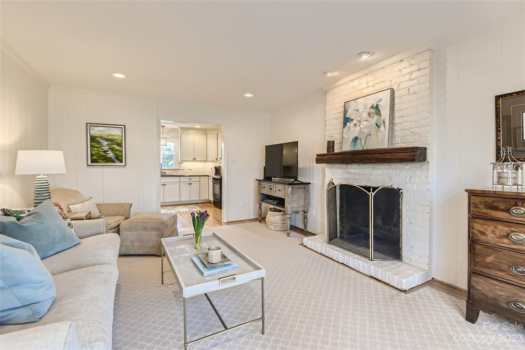 6040 Gate Post Road Charlotte, NC 28211 - Photo 4 of 28 Gallery Image 4