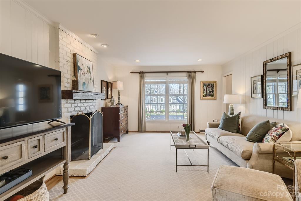 6040 Gate Post Road Charlotte, NC 28211 - Photo 5 of 28 Gallery Image 5