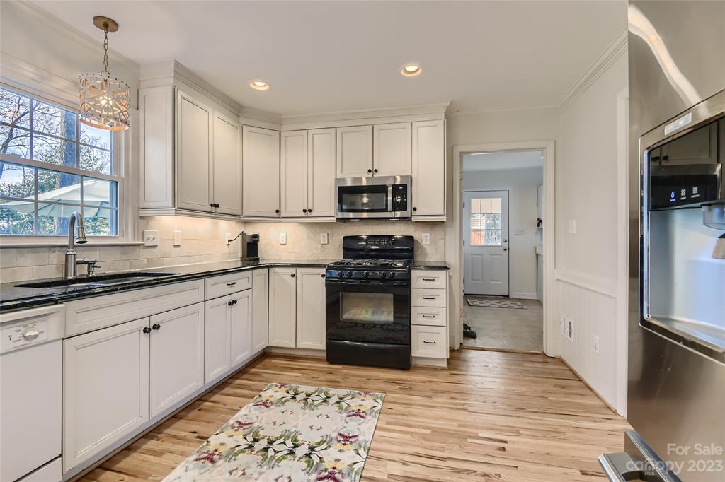 6040 Gate Post Road Charlotte, NC 28211 - Photo 7 of 28 Gallery Image 7