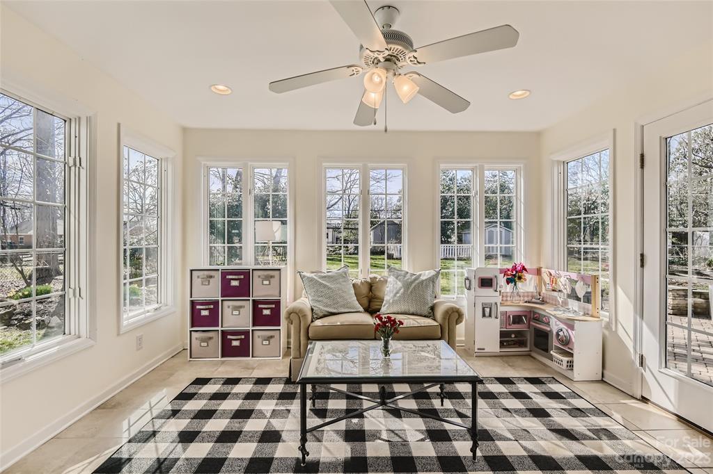 6040 Gate Post Road Charlotte, NC 28211 - Photo 10 of 28 Gallery Image 10