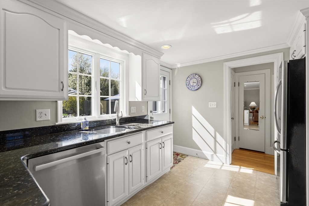 12 Cox Road Winchester, MA 01890 - Photo 10 of 41