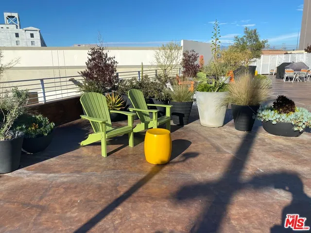 $3,300 | 1855 Industrial Street, Unit 611, Los Angeles, CA 90021