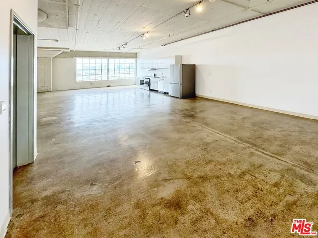 $3,300 | 1855 Industrial Street, Unit 611, Los Angeles, CA 90021