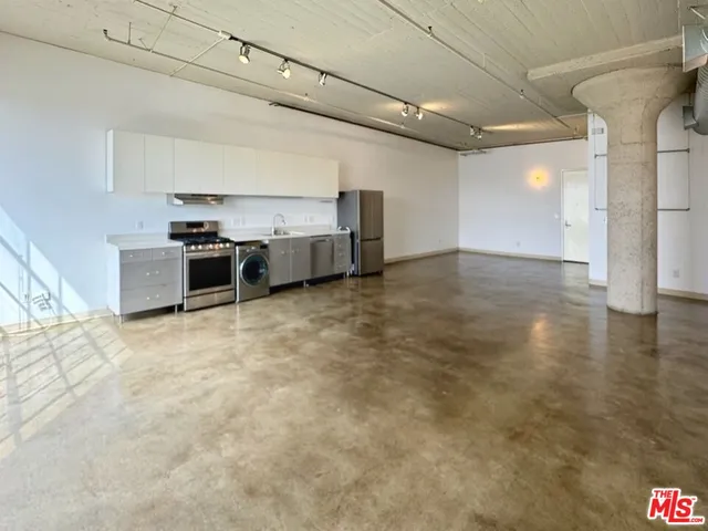 $3,300 | 1855 Industrial Street, Unit 611, Los Angeles, CA 90021