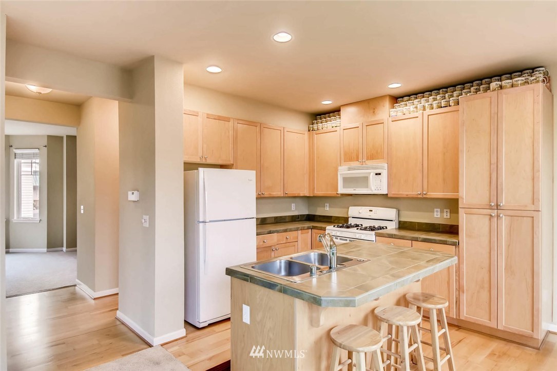 4010 Northeast 4th Place Renton, WA 98056 - Photo 8 of 24
