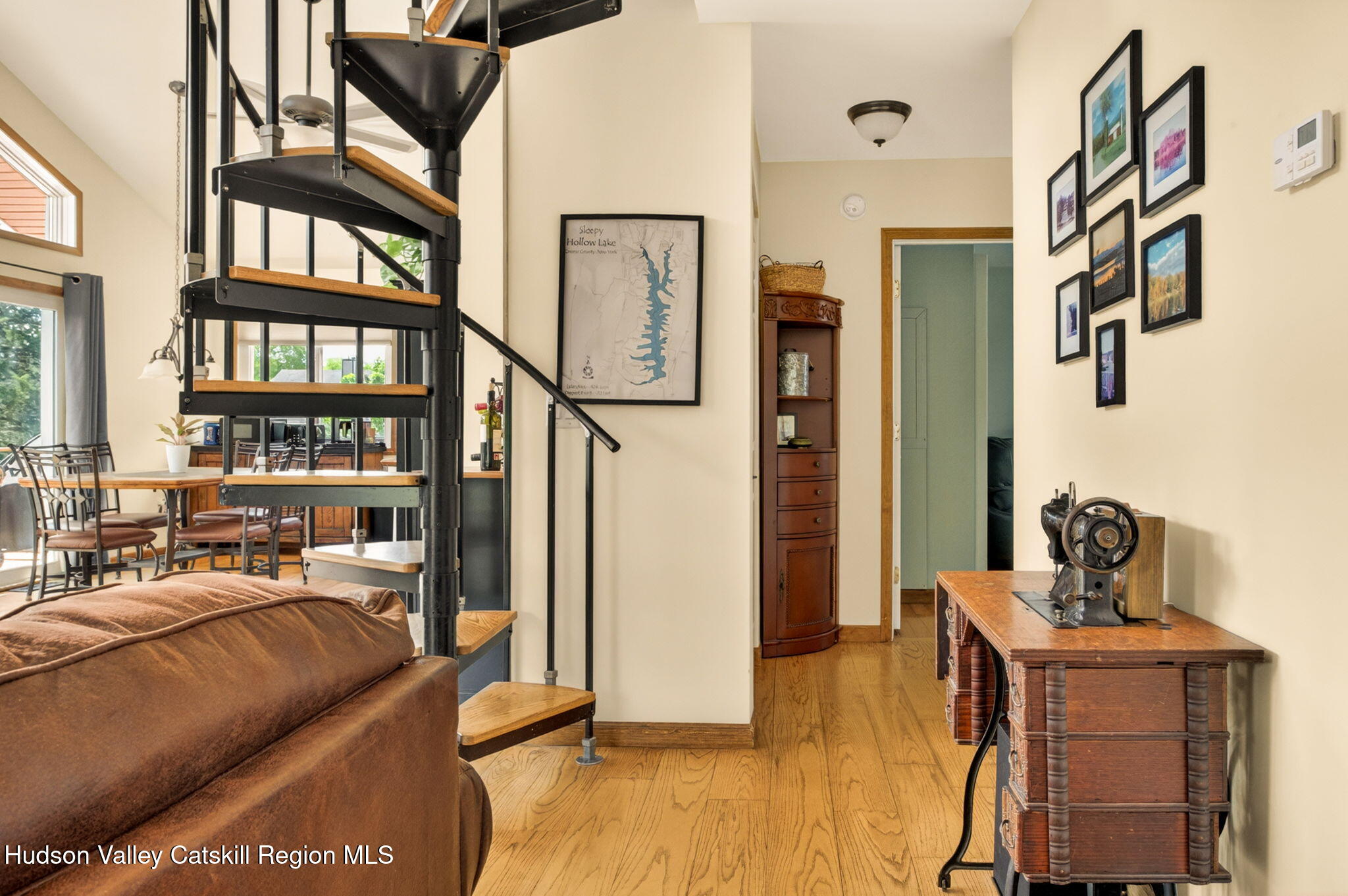 60 Travis Place Athens, NY 12015 - Photo 15 of 35 1 hallway