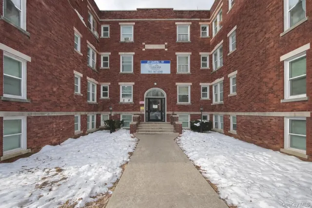 $2,000 | 60 Carroll Street, Unit C3, Poughkeepsie, NY 12601