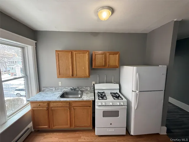 $2,000 | 60 Carroll Street, Unit C3, Poughkeepsie, NY 12601