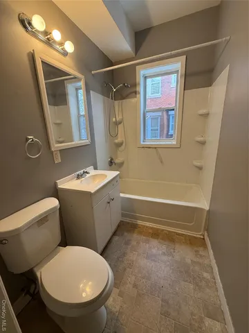 $2,000 | 60 Carroll Street, Unit C3, Poughkeepsie, NY 12601