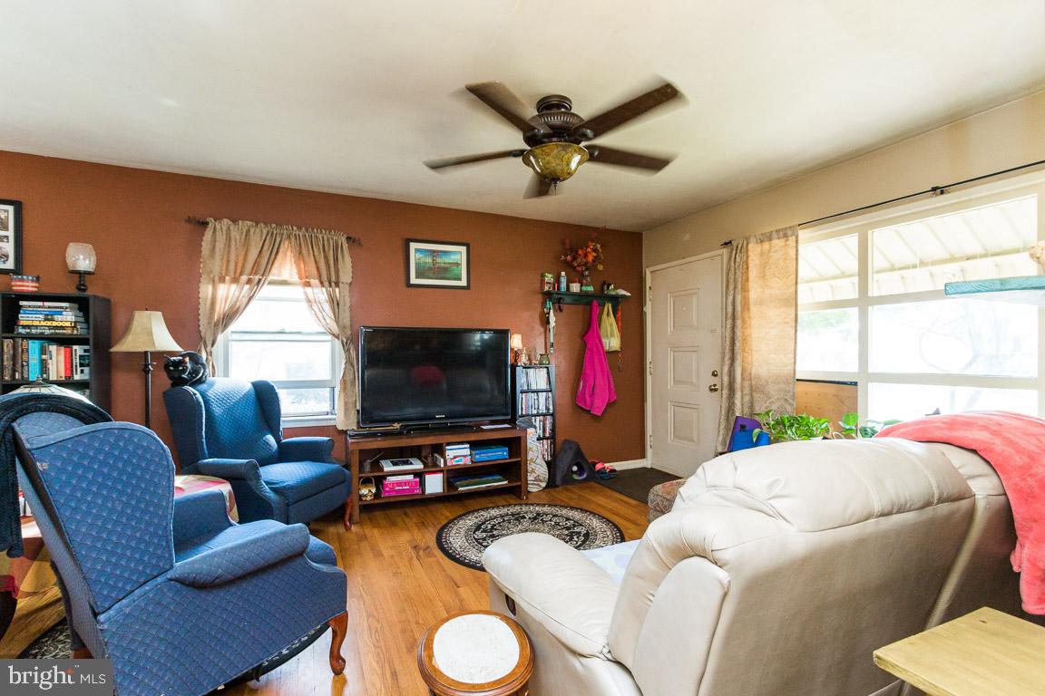 11311 Greenberry Road Hagerstown, MD 21740 - Photo 3 of 17 Gallery Image 3