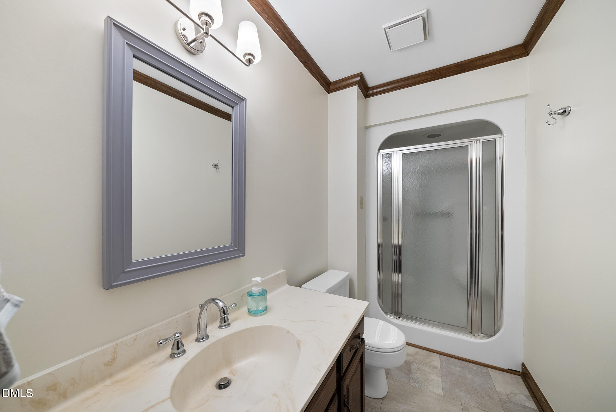 668 Windsor Road Chapel Hill, NC 27516 - Photo 27 of 32 DSC06083