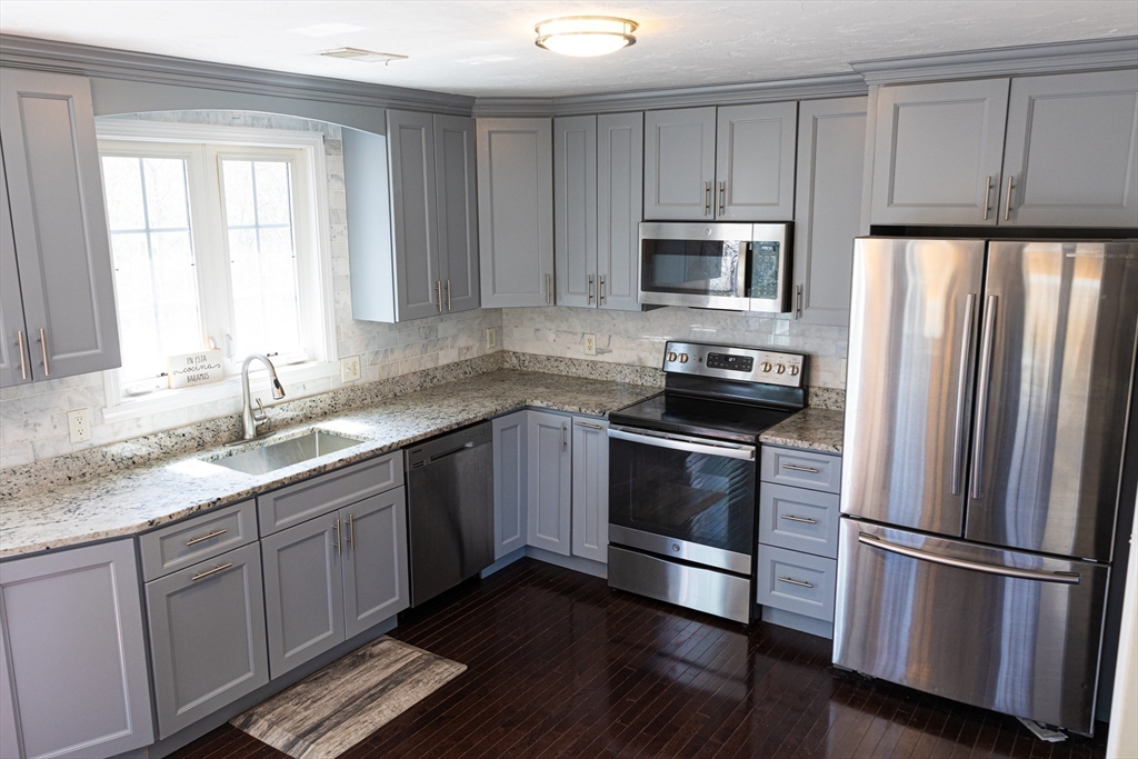 12 Hamilton Way Holbrook, MA 02343 - Photo 8 of 30