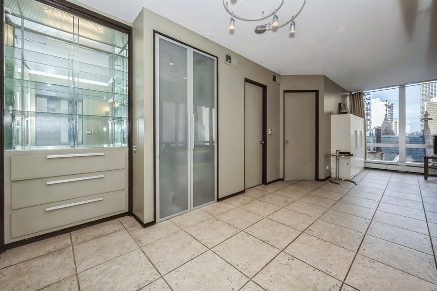 1300 North Astor Street, Unit 6B Chicago, IL 60610 - Photo 4 of 10