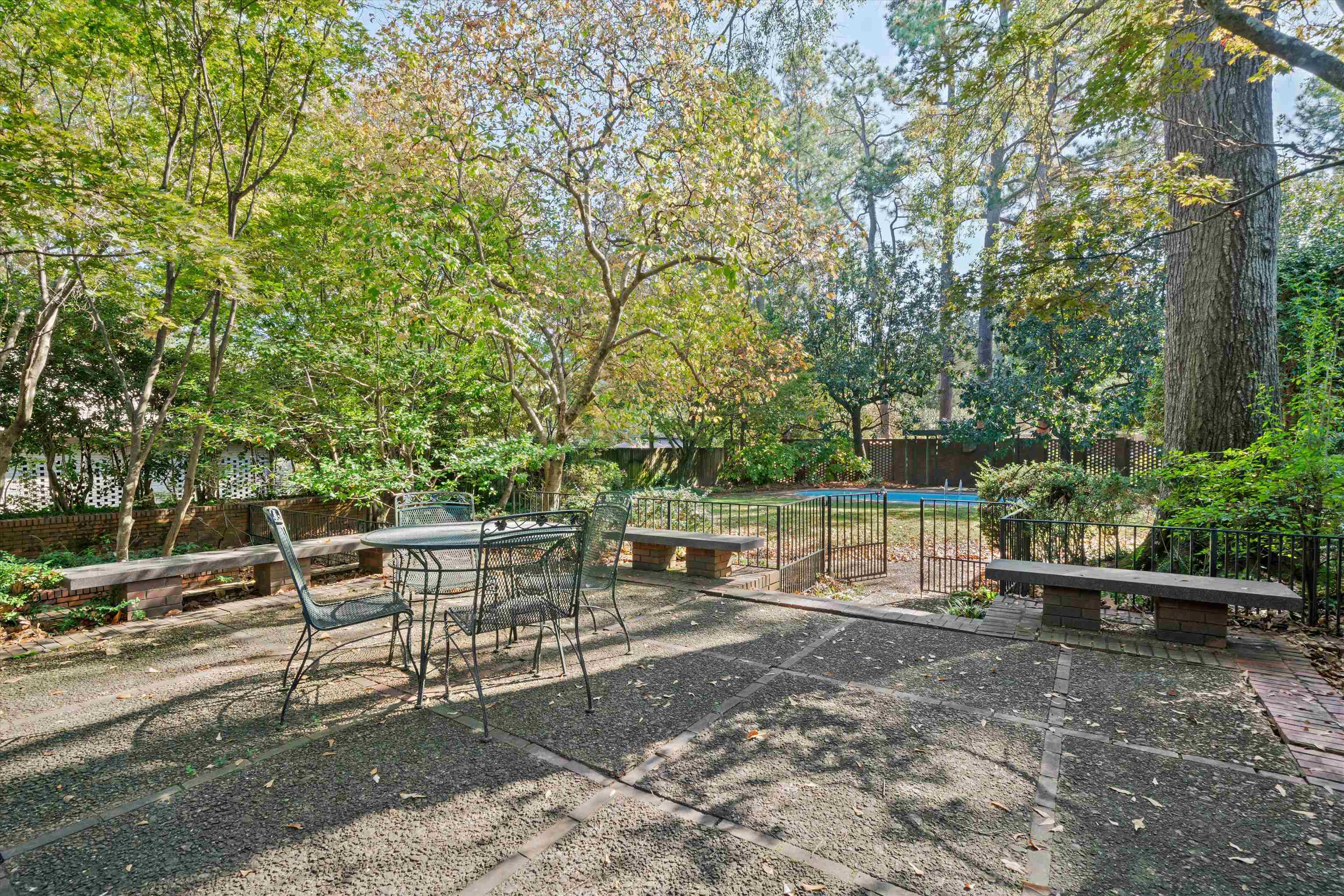 150 Waring Road Memphis, TN 38117 - Photo 19 of 40 Off the sun room