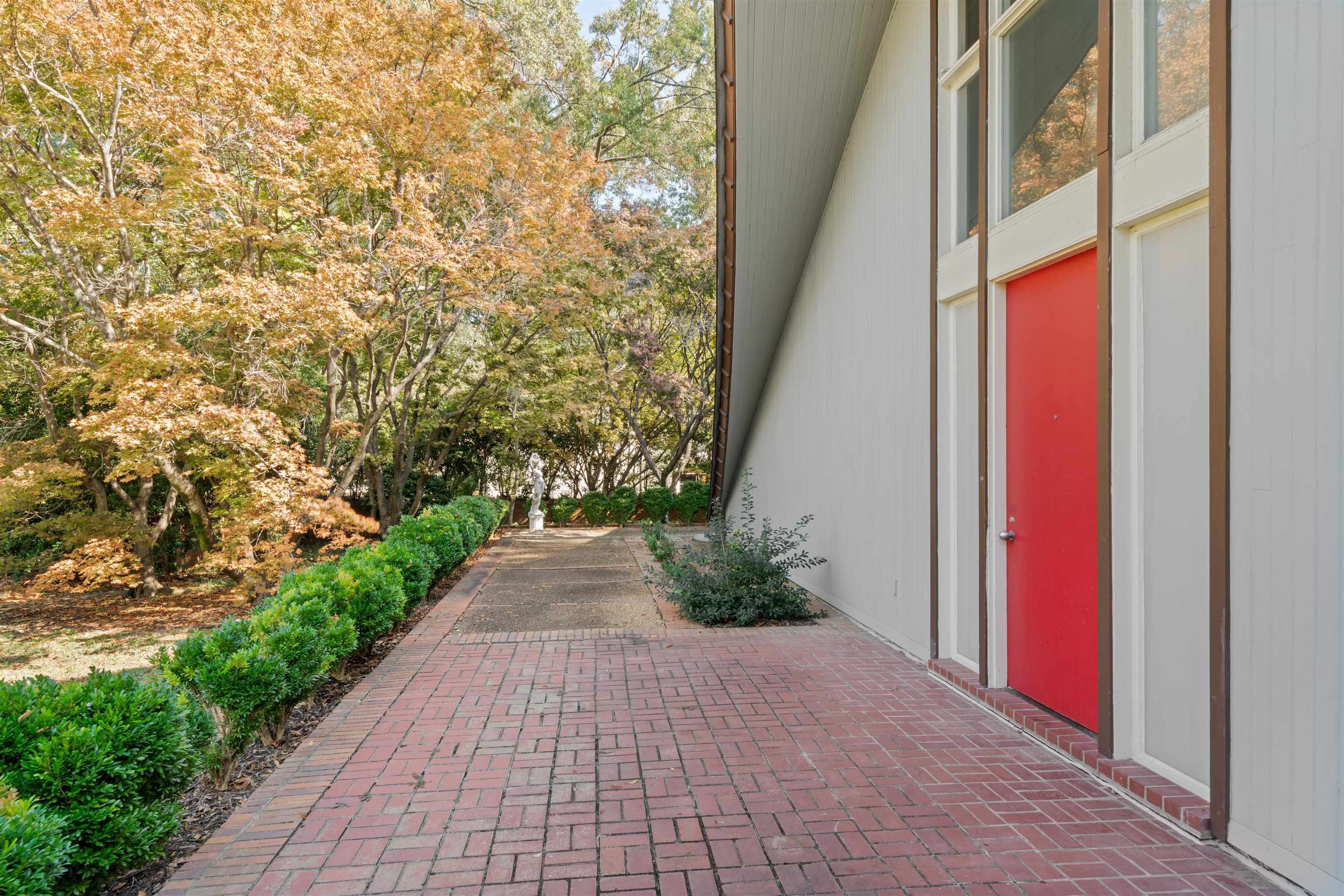150 Waring Road Memphis, TN 38117 - Photo 4 of 40 Gallery Image 4