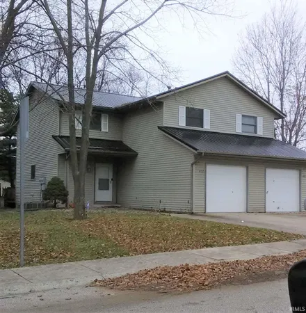 $1,700 | 402 South Village Court, Bloomington, IN 47403