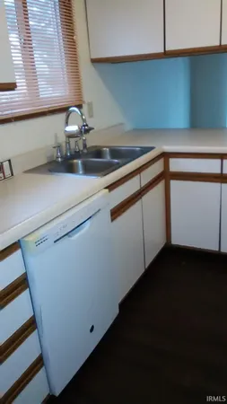 $1,700 | 402 South Village Court, Bloomington, IN 47403