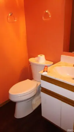 $1,700 | 402 South Village Court, Bloomington, IN 47403