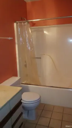 $1,700 | 402 South Village Court, Bloomington, IN 47403