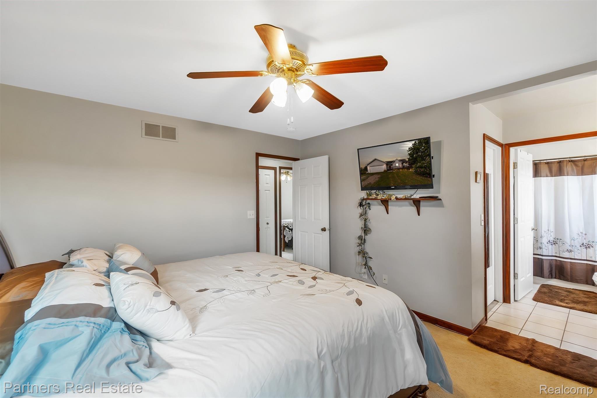 9637 North Marsh Road Fowlerville, MI 48836 - Photo 22 of 46 22-9637 N Marsh Rd-windowstill-real.jpg