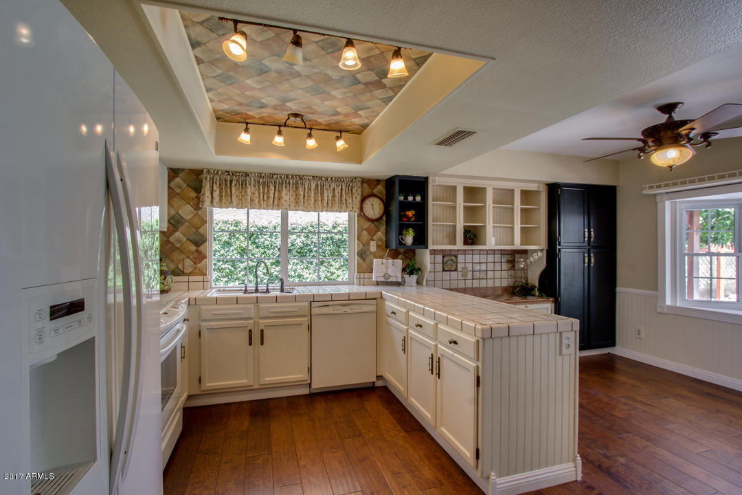 1834 East Redfield Road Phoenix, AZ 85022 - Photo 11 of 51 Kitchen