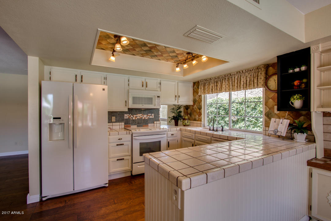 1834 East Redfield Road Phoenix, AZ 85022 - Photo 13 of 51 Kitchen 3